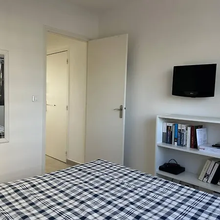 Apartman Renove Avec Garage Et Climatisation Au Lavandou - Fr-1-251-850