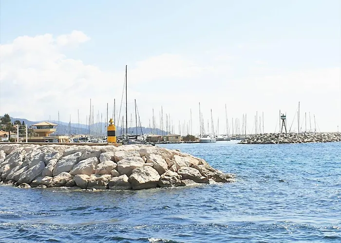 Renove Avec Garage Et Climatisation Au Lavandou - Fr-1-251-850 Апартаменти *